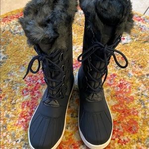 Women’s navy blue winter boots